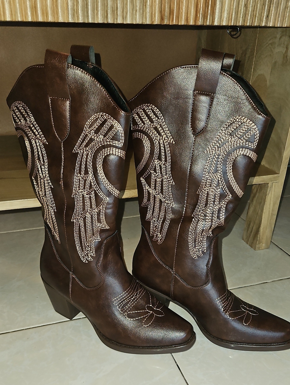 Classic Brown Heart Western Embroidered Cowboy Boots - Women's